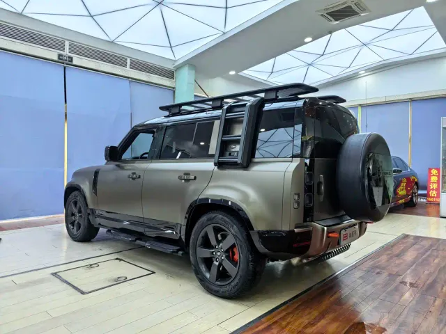 Land Rover Defender — Фото автомобиля 18
