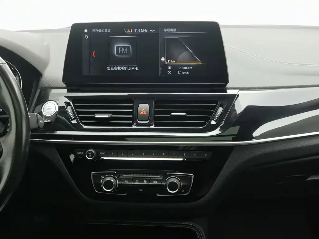BMW BMW 1 Series 2023 120i M Sport Shadow Edition — Фото автомобиля 12