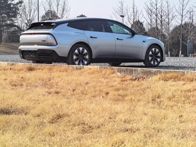 Audi E5 Sportback — Фото автомобиля 3