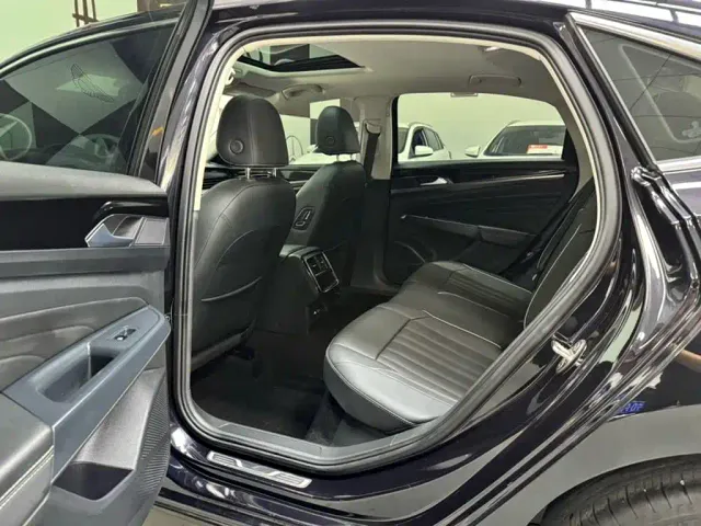 Volkswagen Passat — Фото автомобиля 8