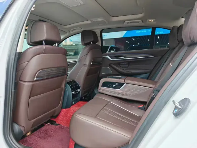 BMW 5 Series — Фото автомобиля 12