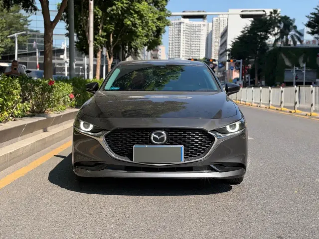 Mazda Axela — Фото автомобиля 2