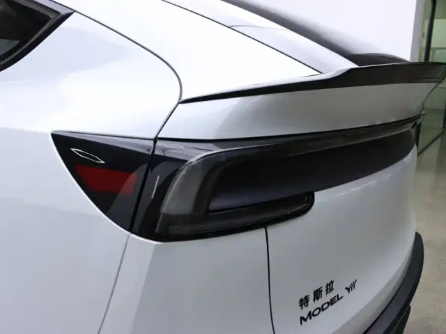 Tesla Model Y L — Фото автомобиля 29