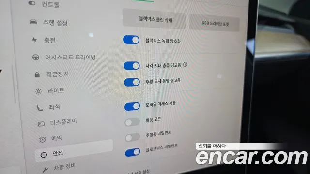 Tesla Model Y — Фото автомобиля 18