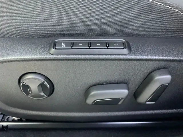 Volkswagen Golf — Фото автомобиля 14