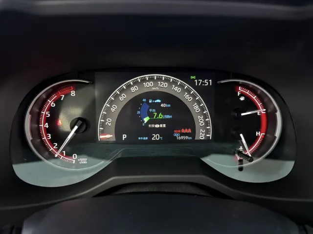 Toyota RAV4 — Фото автомобиля 11