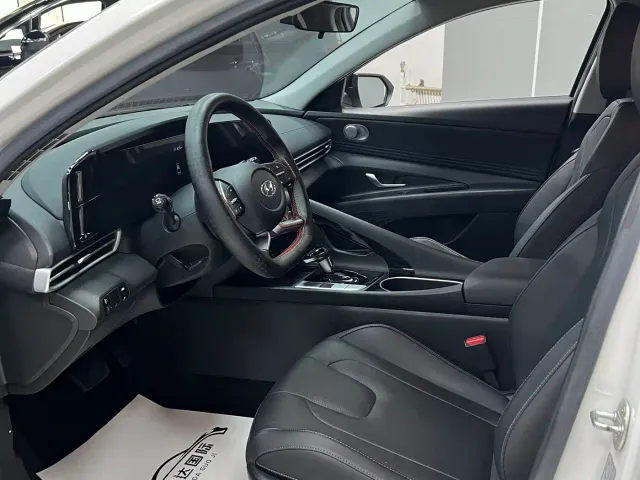 Hyundai Elantra — Фото автомобиля 8