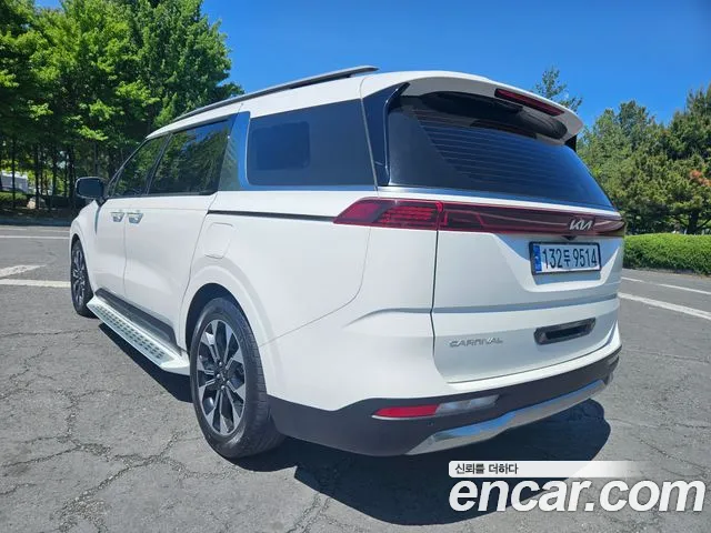 Kia Canival — Фото автомобиля 6