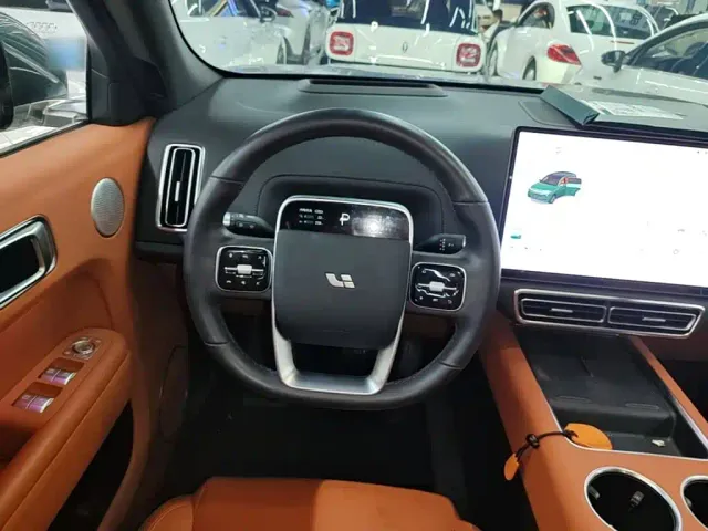 Li Auto L7 — Фото автомобиля 10