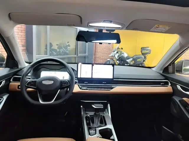 Geely Emgrand — Фото автомобиля 12