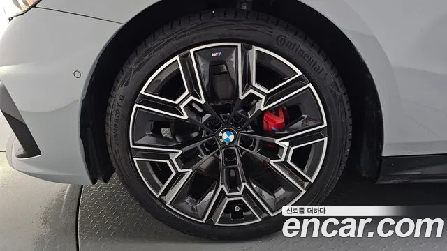 BMW 5 Series G60 — Фото автомобиля 5