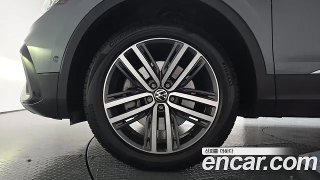 Volkswagen Tiguan — Фото автомобиля 5