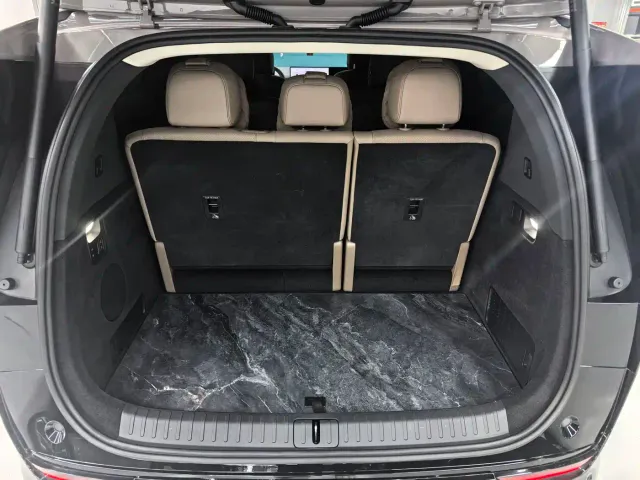 Li Auto MEGA — Фото автомобиля 21