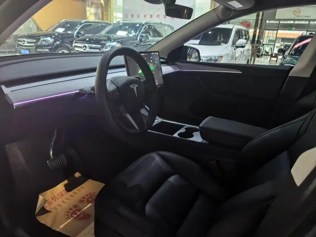 Tesla Model Y — Фото автомобиля 6