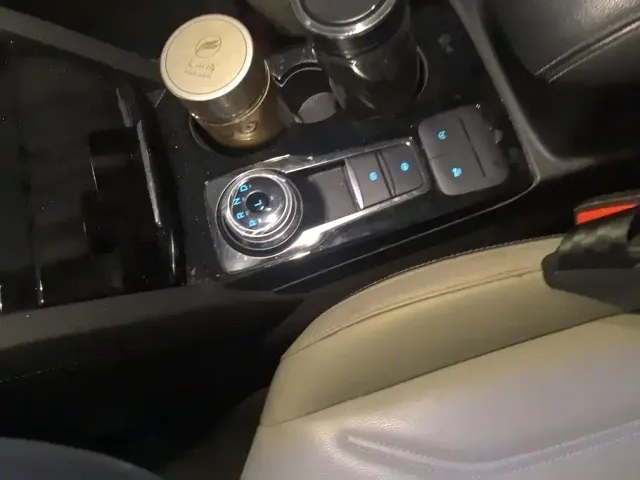 Ford Escape — Фото автомобиля 16
