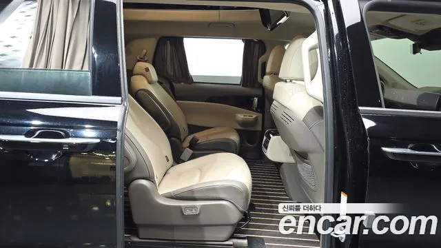 Kia Carnival Generation 4 — Фото автомобиля 12