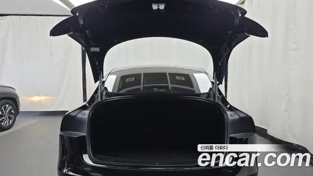 Tesla Model 3 — Фото автомобиля 23