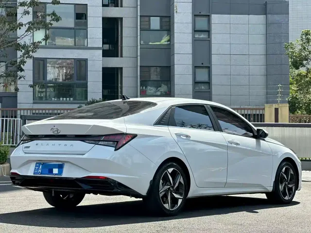 Hyundai Elantra — Фото автомобиля 4