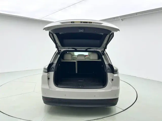 Li Auto i6 — Фото автомобиля 4