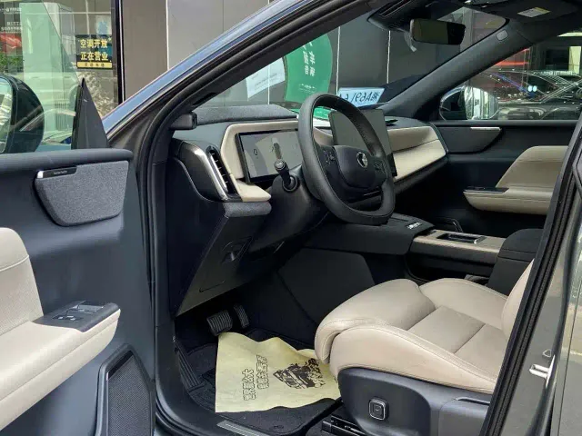 Volvo XC70 Plug-in Hybrid — Фото автомобиля 5