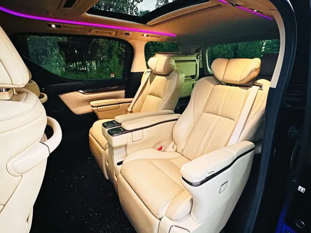 Toyota Alphard — Фото автомобиля 8