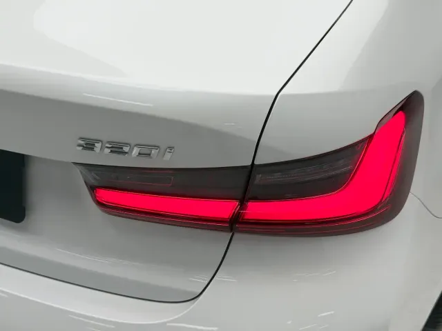 BMW 3 Series — Фото автомобиля 10