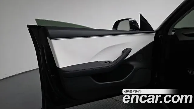Tesla Model 3 — Фото автомобиля 13