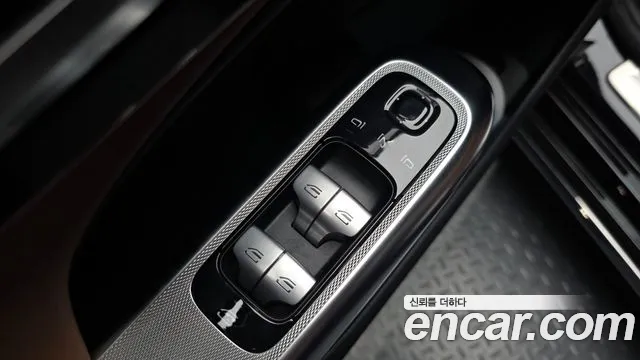 Mercedes-Benz E-Class — Фото автомобиля 27