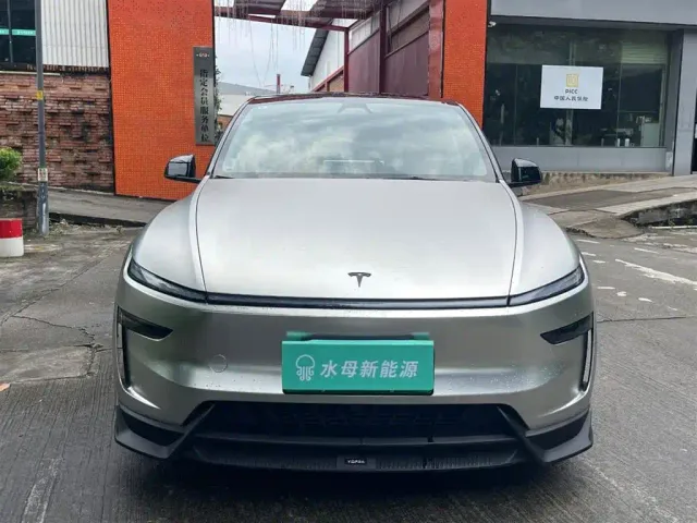 Tesla Model Y — Фото автомобиля 2