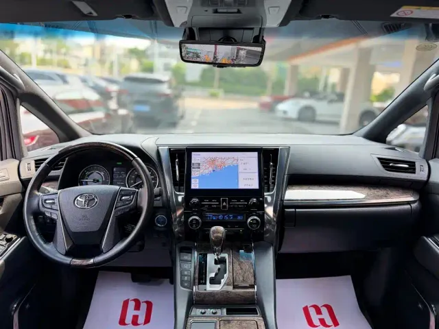 Toyota Alphard — Фото автомобиля 15