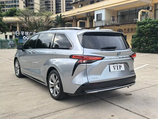 Toyota Sienna — Фото автомобиля 5