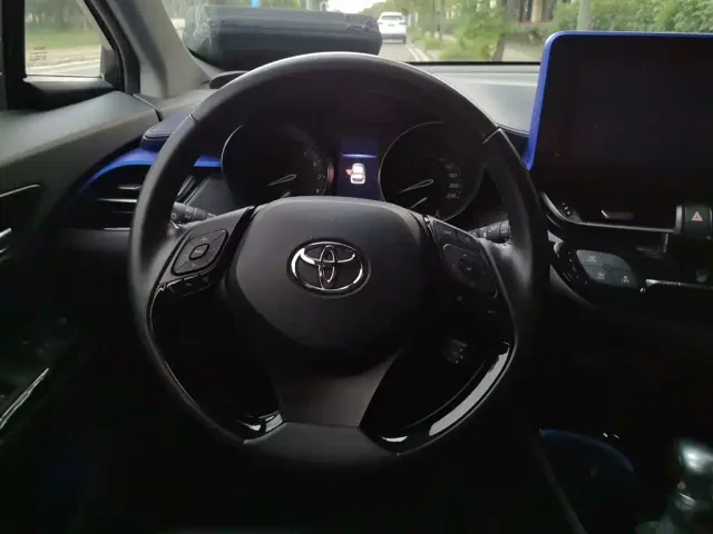 Toyota C-HR — Фото автомобиля 6