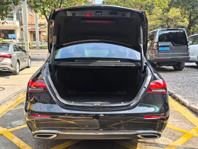 Mercedes-Benz E-Class — Фото автомобиля 15