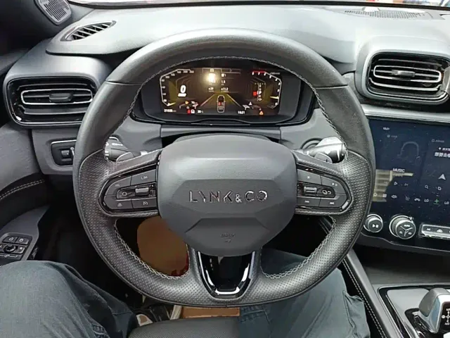 Lynk & Co 03 — Фото автомобиля 10