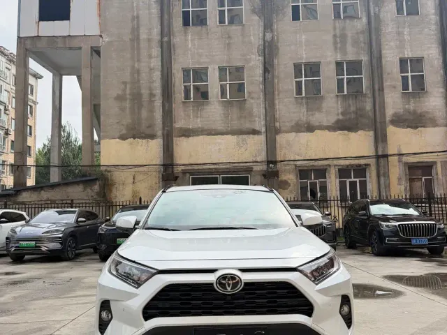 Toyota RAV4 — Фото автомобиля 2