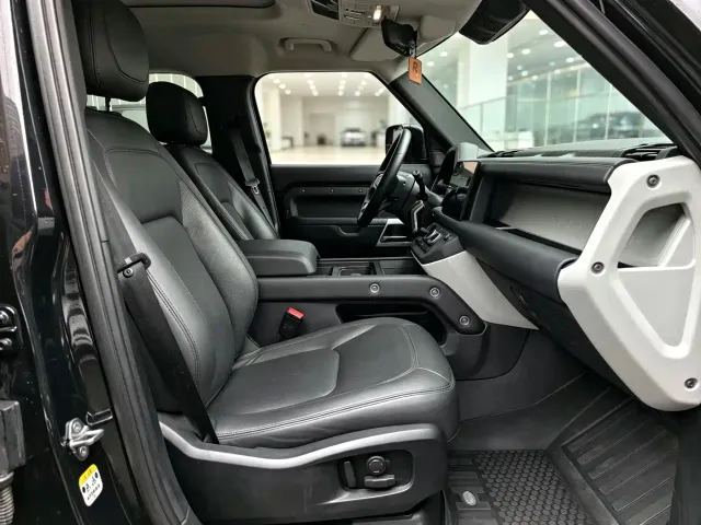 Land Rover Defender — Фото автомобиля 12