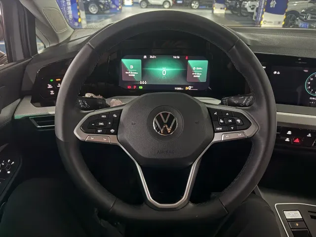 Volkswagen Golf — Фото автомобиля 6