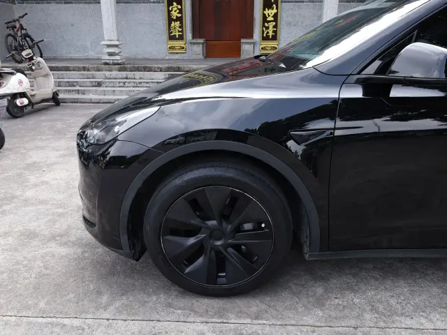Tesla Model Y — Фото автомобиля 28