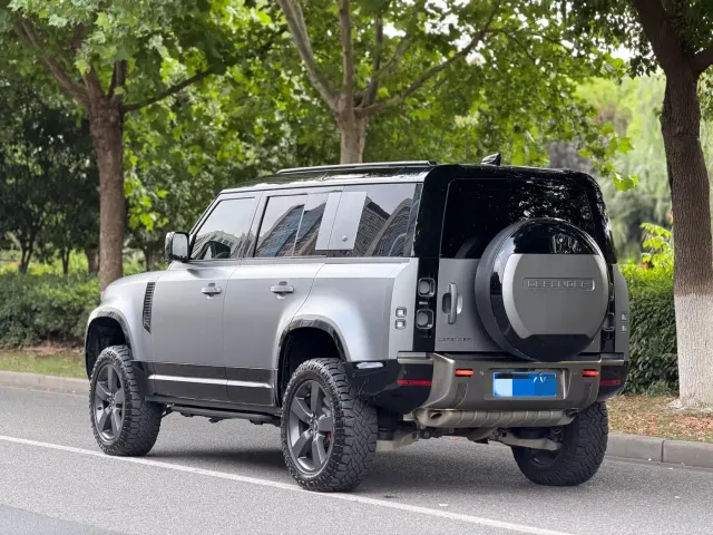 Land Rover Defender — Фото автомобиля 5