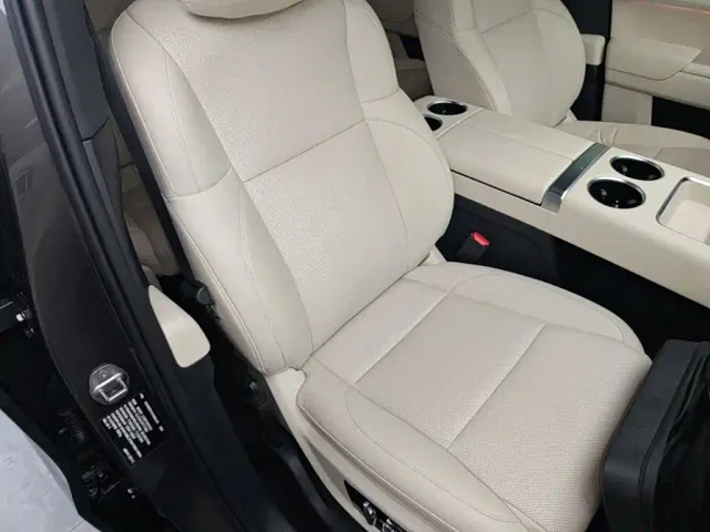 Li Auto L8 — Фото автомобиля 24