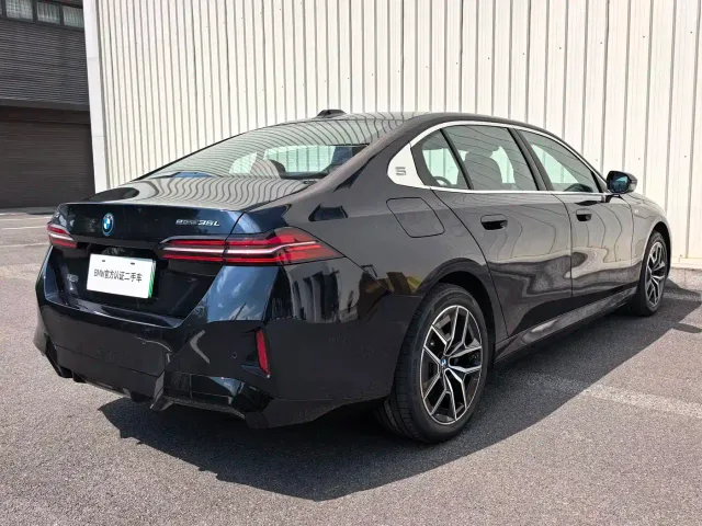 BMW i5 — Фото автомобиля 9