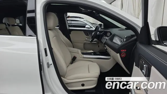 Mercedes-Benz EQA — Фото автомобиля 10