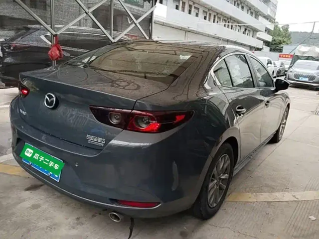 Mazda Axela — Фото автомобиля 4