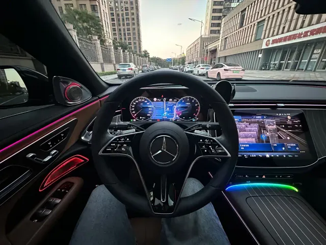 Mercedes-Benz E-Class — Фото автомобиля 11