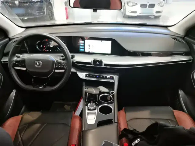 Changan Eado — Фото автомобиля 9