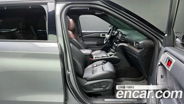 Ford Explorer Explorer 6 поколение 3.0 Platinum 4WD — Фото автомобиля 10