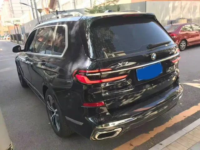 BMW X7 — Фото автомобиля 4