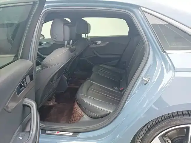 Audi A4L — Фото автомобиля 7