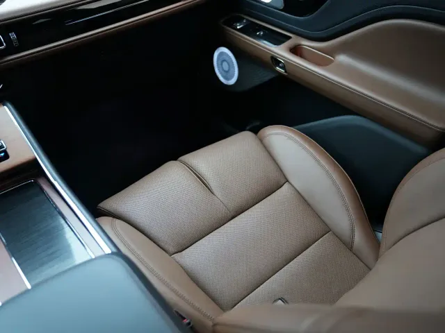 Lincoln Aviator — Фото автомобиля 11
