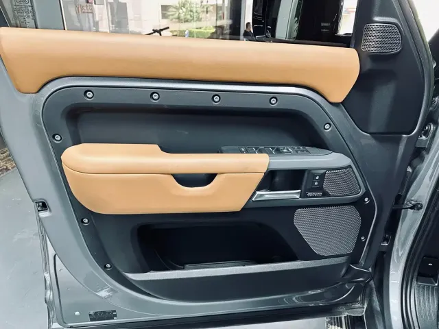 Land Rover Defender — Фото автомобиля 18